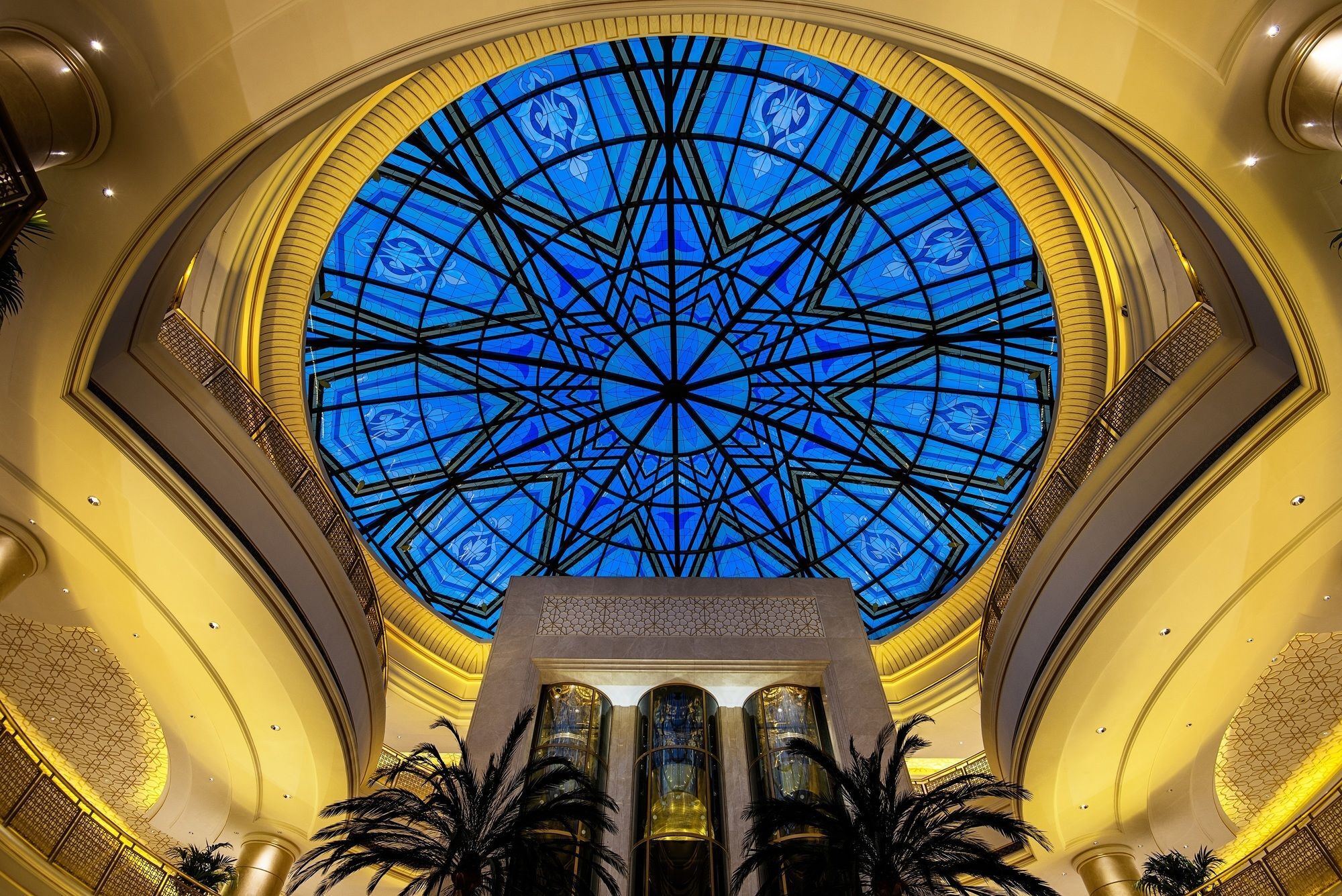 Ezdan Palace Hotel Doha Eksteriør billede The ceiling of the lobby